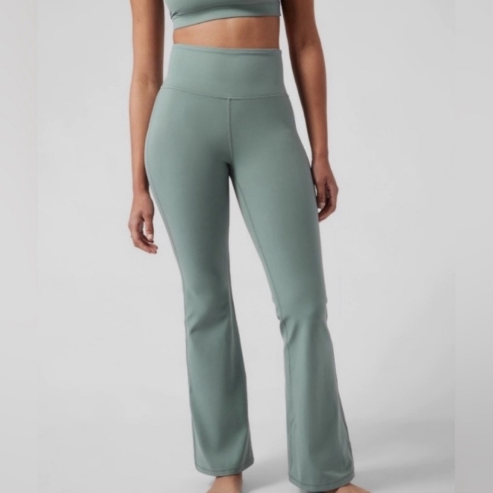 Athleta high rise elation flare leggings med NWOT yoga Pilates Athleisure